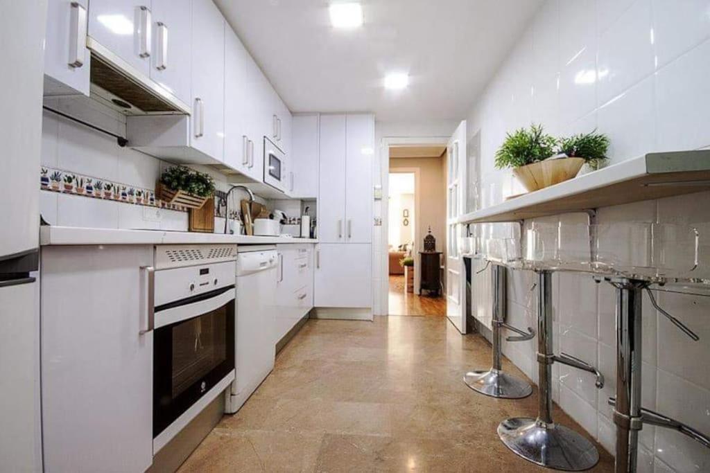 Apartamento + Parking En El Centro De Картахена Екстериор снимка